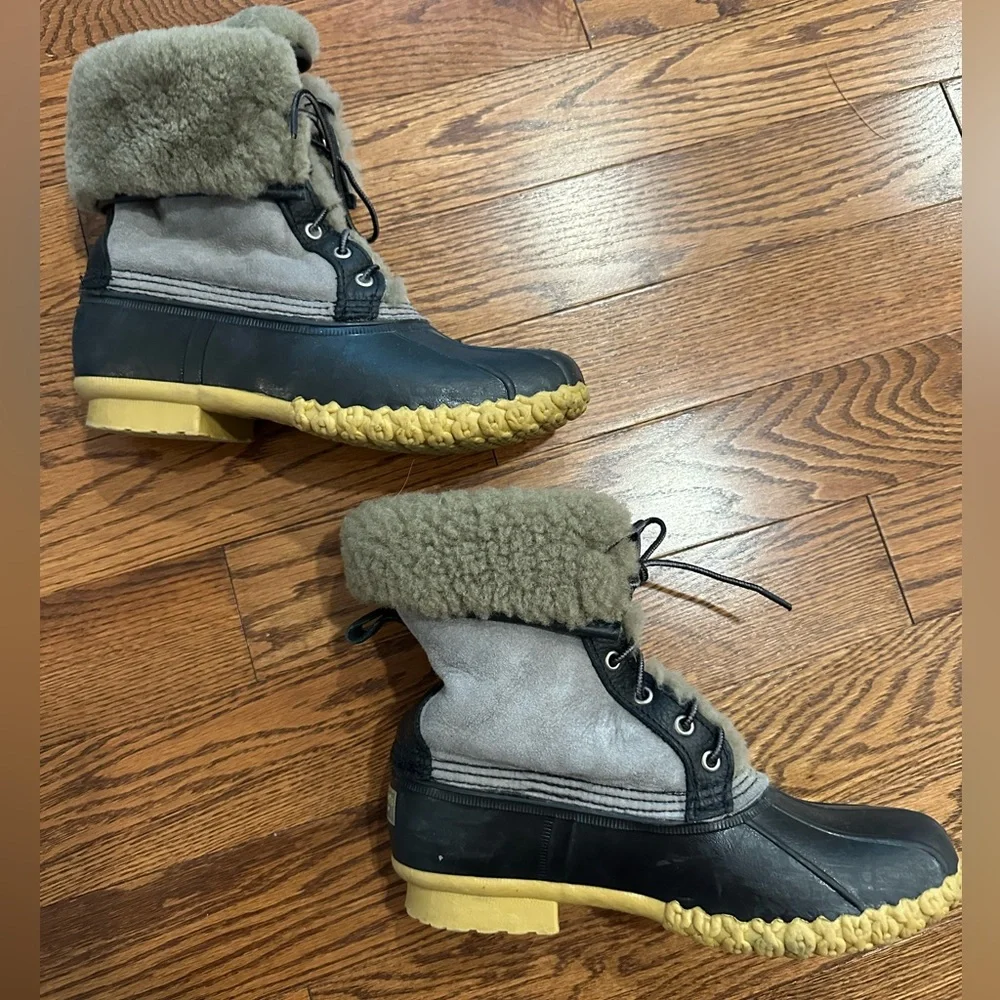 L.L. Bean Black and Gray Shearling Lined Bean Boots - Picture 4 of 5